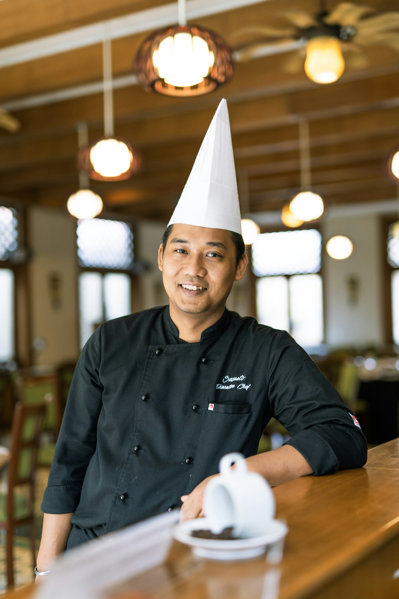 Küchenchef bei der Zubereitung